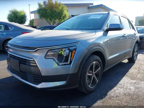 KNDCP3LE1R5161233 2024 KIA NIRO - Image 2