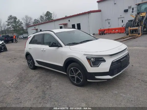 KNDCP3LE1R5178842 2024 KIA NIRO - Image 1