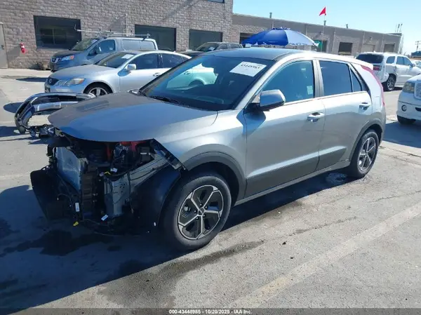 KNDCP3LE1S5236387 2025 KIA NIRO - Image 2
