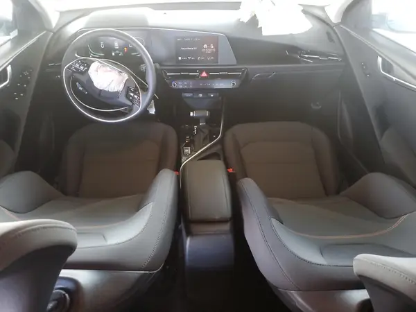 KNDCP3LE1S5310570 2025 KIA NIRO - Image 8
