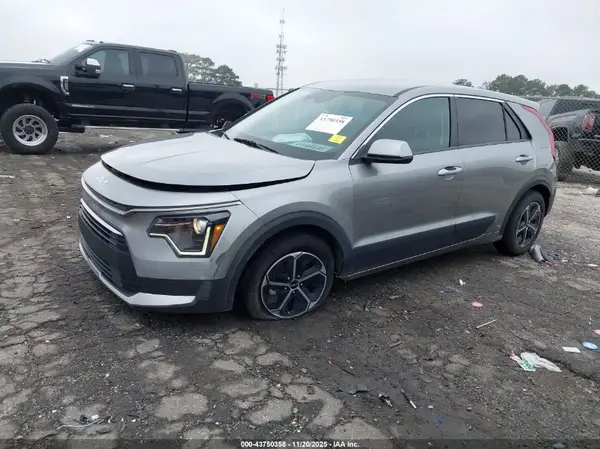 KNDCP3LE2P5064829 2023 KIA NIRO - Image 2