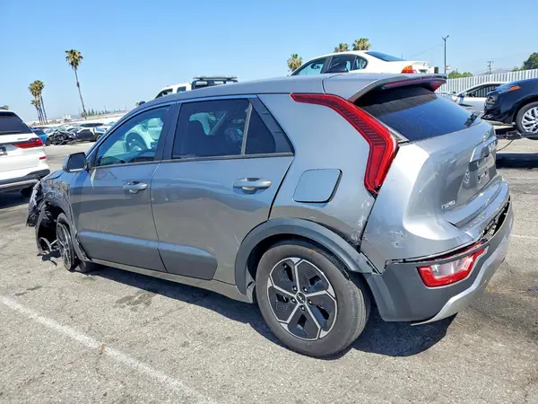 KNDCP3LE2P5065253 2023 KIA NIRO - Image 2