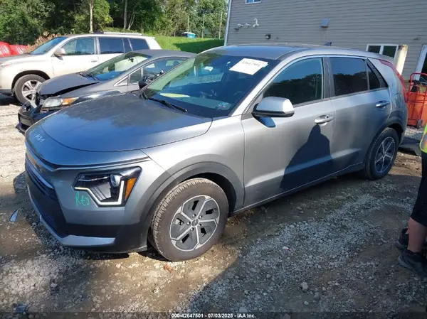 KNDCP3LE2P5070095 2023 KIA NIRO - Image 2