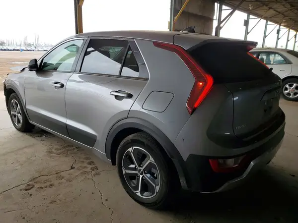 KNDCP3LE2P5082585 2023 KIA NIRO - Image 2