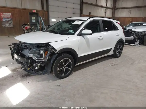 KNDCP3LE2R5138110 2024 KIA NIRO - Image 2
