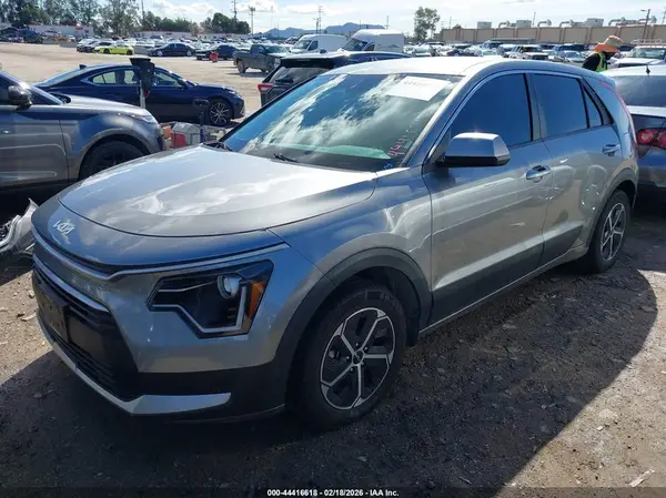 KNDCP3LE2R5149799 2024 KIA NIRO - Image 2