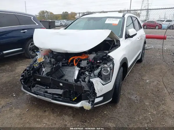 KNDCP3LE2R5187565 2024 KIA NIRO - Image 2