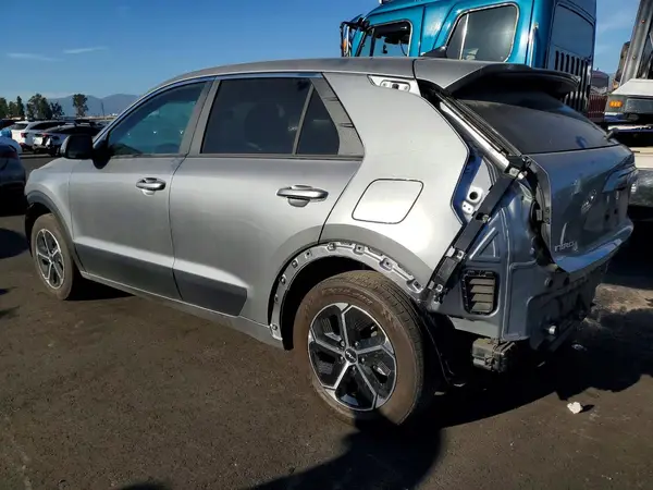 KNDCP3LE2S5307015 2025 KIA NIRO - Image 2
