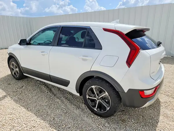 KNDCP3LE2T5328819 2026 KIA NIRO - Image 2