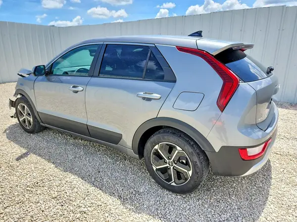 KNDCP3LE2T5335253 2026 KIA NIRO - Image 2