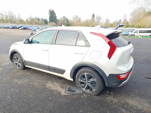 KNDCP3LE2T5336192 2026 KIA NIRO - Image 2