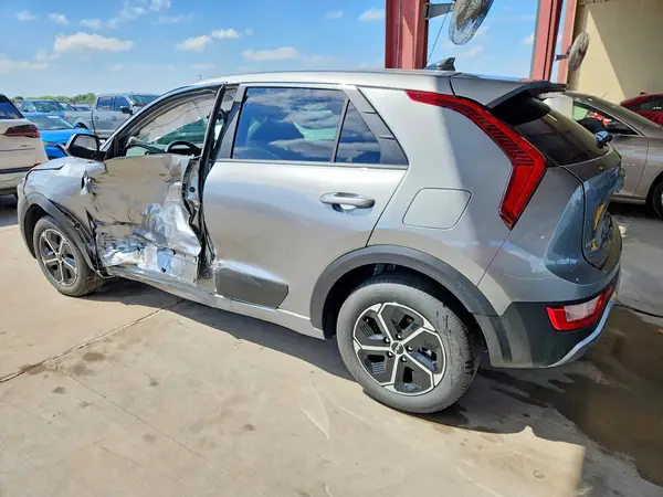 KNDCP3LE2T5339819 2026 KIA NIRO - Image 2