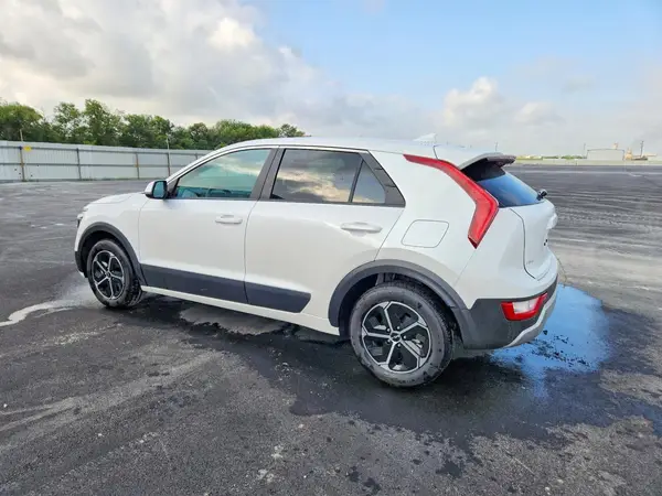 KNDCP3LE2T5360895 2026 KIA NIRO - Image 2