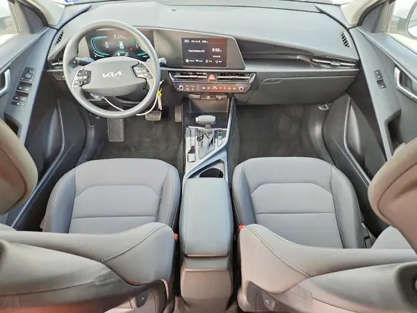 KNDCP3LE2T5360895 2026 KIA NIRO - Image 8