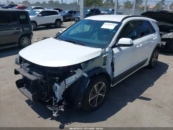 KNDCP3LE3P5088007 2023 KIA NIRO - Image 2