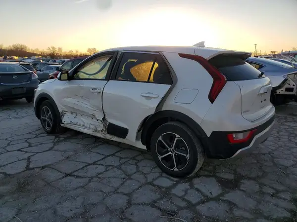 KNDCP3LE3P5100298 2023 KIA NIRO - Image 2