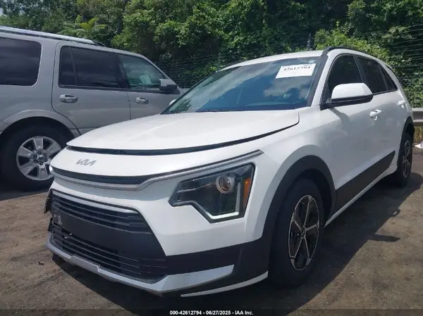 KNDCP3LE3R5142263 2024 KIA NIRO - Image 2