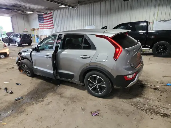 KNDCP3LE4P5065187 2023 KIA NIRO - Image 2