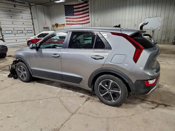 KNDCP3LE4P5065321 2023 KIA NIRO - Image 2