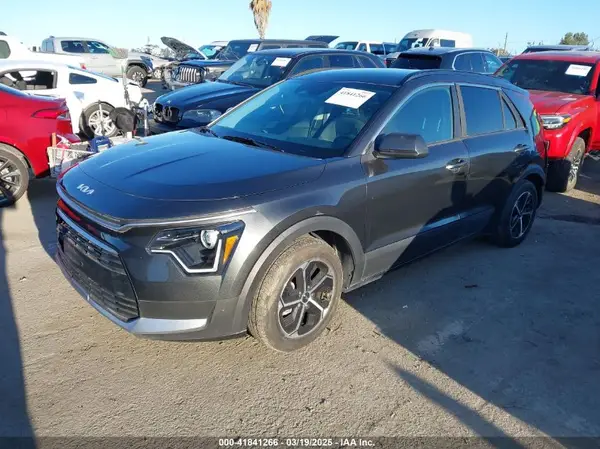 KNDCP3LE4R5121941 2024 KIA NIRO - Image 2
