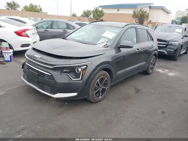 KNDCP3LE4R5179211 2024 KIA NIRO - Image 2