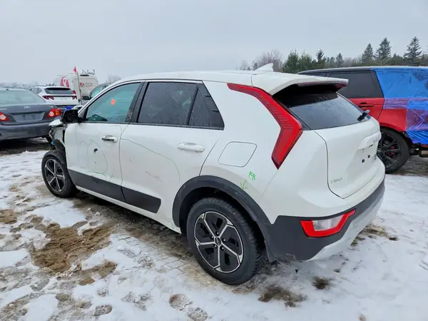 KNDCP3LE4S5272963 2025 KIA NIRO - Image 2