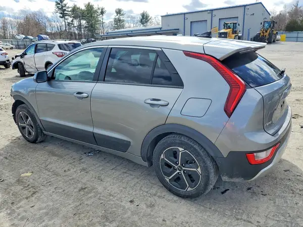 KNDCP3LE5P5064887 2023 KIA NIRO - Image 2