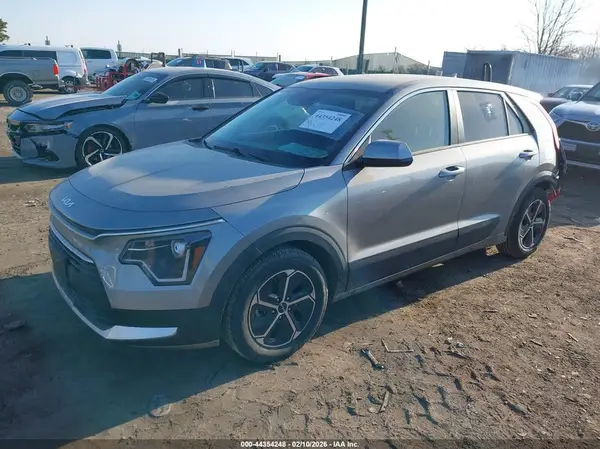 KNDCP3LE5P5082273 2023 KIA NIRO - Image 2