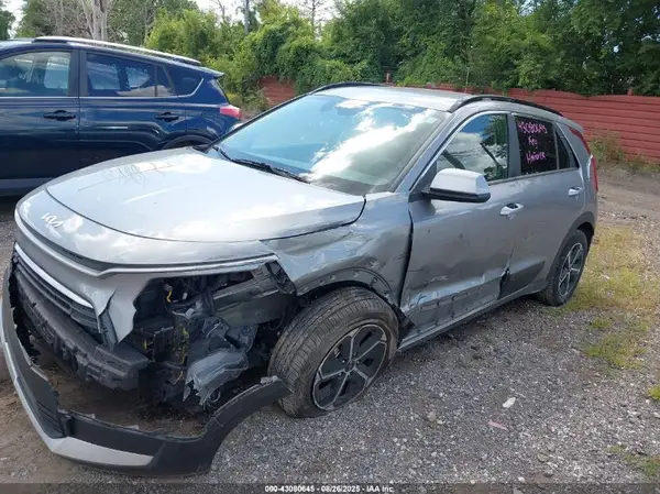 KNDCP3LE5P5088817 2023 KIA NIRO - Image 2