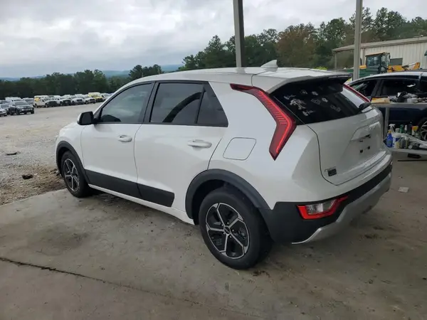 KNDCP3LE5P5093211 2023 KIA NIRO - Image 2