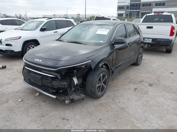 KNDCP3LE5P5100206 2023 KIA NIRO - Image 2