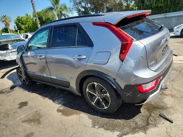 KNDCP3LE5S5278500 2025 KIA NIRO - Image 2