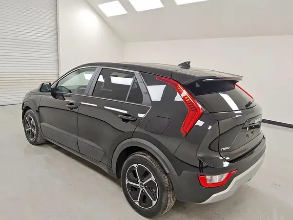 KNDCP3LE5T5328099 2026 KIA NIRO - Image 2