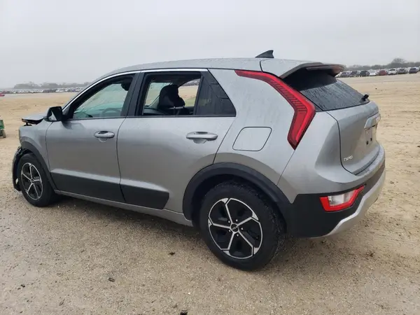 KNDCP3LE6P5064896 2023 KIA NIRO - Image 2