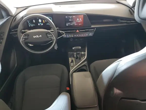 KNDCP3LE6P5082587 2023 KIA NIRO - Image 8