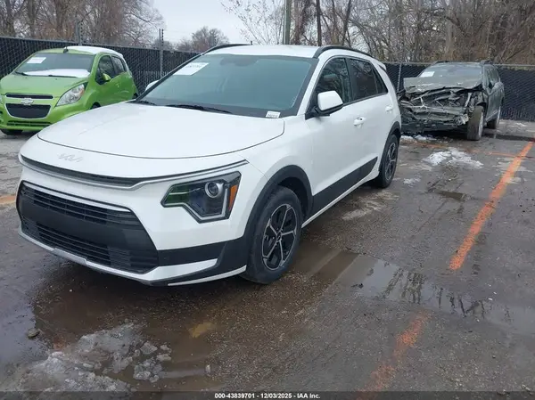KNDCP3LE6P5088857 2023 KIA NIRO - Image 2