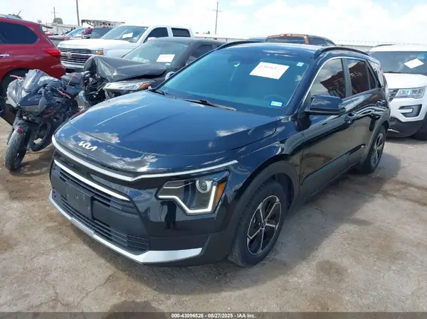 KNDCP3LE6P5090818 2023 KIA NIRO - Image 2