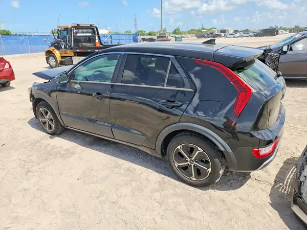 KNDCP3LE6P5115958 2023 KIA NIRO - Image 2