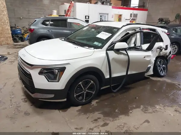 KNDCP3LE6R5155671 2024 KIA NIRO - Image 2