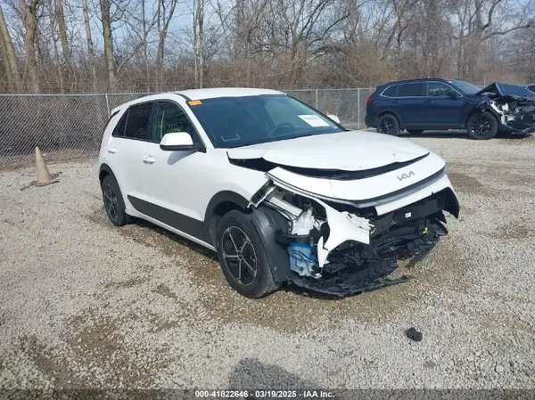 KNDCP3LE6R5164953 2024 KIA NIRO - Image 1