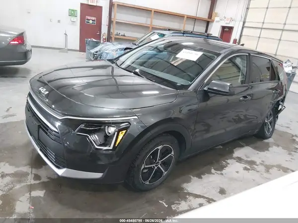 KNDCP3LE6R5165648 2024 KIA NIRO - Image 2