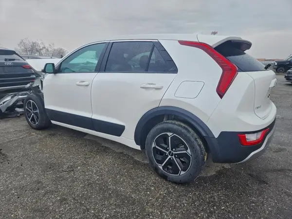 KNDCP3LE6S5274035 2025 KIA NIRO - Image 2