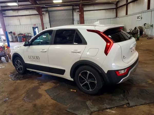 KNDCP3LE7P5038999 2023 KIA NIRO - Image 2