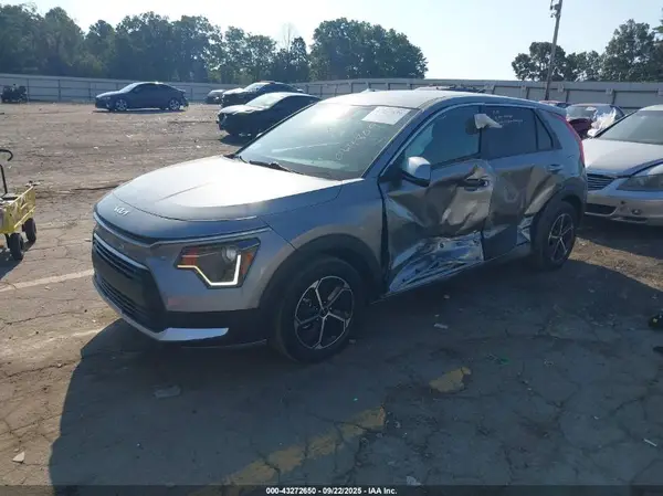 KNDCP3LE7P5064809 2023 KIA NIRO - Image 2