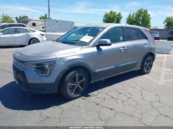 KNDCP3LE7P5070464 2023 KIA NIRO - Image 2