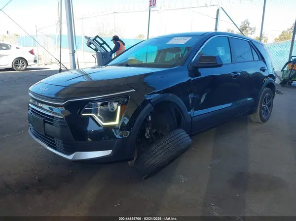 KNDCP3LE7P5101714 2023 KIA NIRO - Image 2