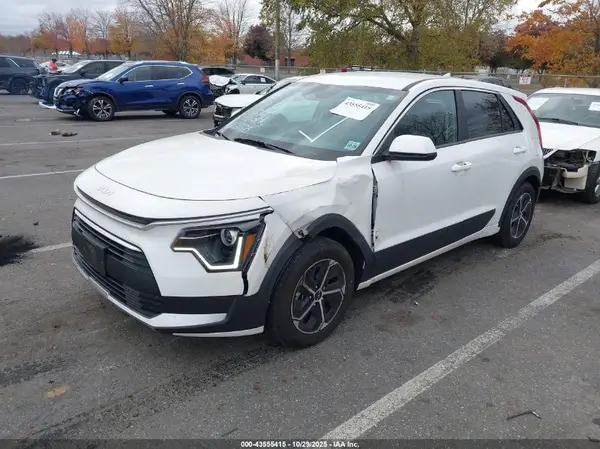 KNDCP3LE7R5129208 2024 KIA NIRO - Image 2