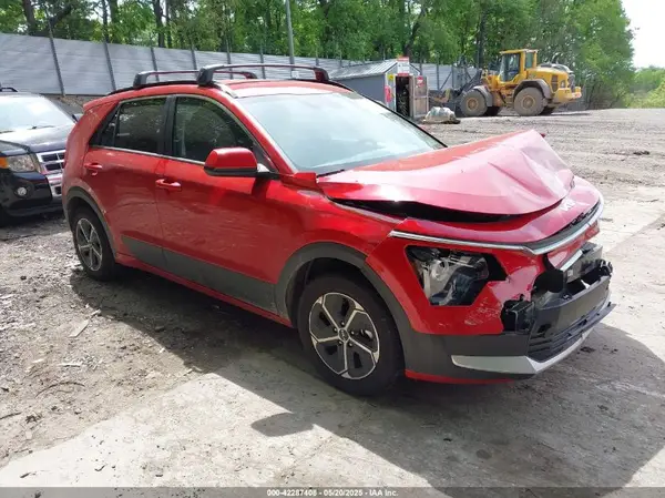 KNDCP3LE7R5133632 2024 KIA NIRO - Image 1
