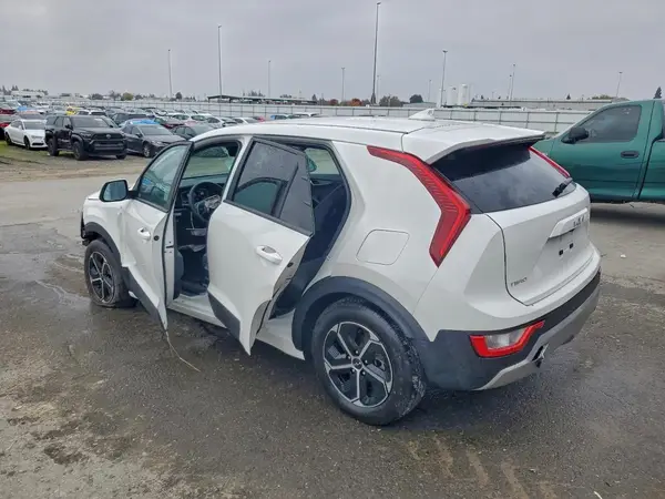 KNDCP3LE7S5300805 2025 KIA NIRO - Image 2