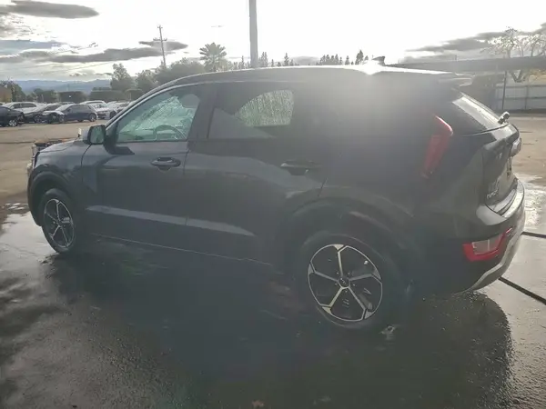 KNDCP3LE7T5318870 2026 KIA NIRO - Image 2